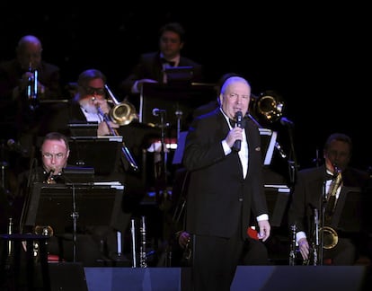 Actuación de Frank Sinatra Jr. y su orquesta en Las Vegas el 19 de noviembre de 2010.