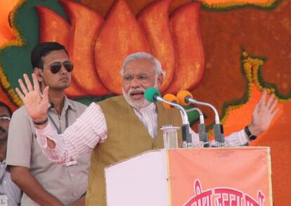 El líder del NJP Modi da un mitin en Bilaspur (Chattisgarh) este domingo.