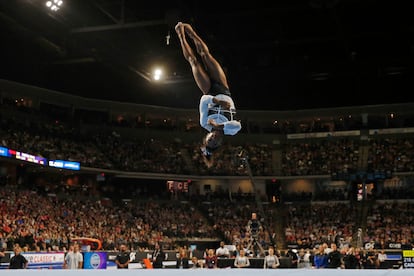 Simone Biles competes in the floor exercise during the Core Hydration Classic at NOW Arena. August 5. 