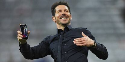 Simeone comemora no gramado da arena do Bayern.