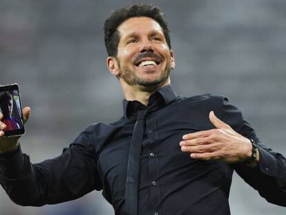 Simeone comemora no gramado da arena do Bayern.