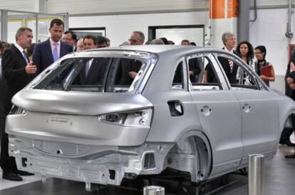 El príncipe Felipe, en la inauguración hoy del centro de producción del Audi Q3 en la planta de Seat en Martorell (Barcelona).