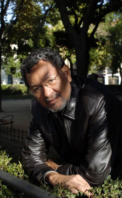 El escritor mexicano Elmer Mendoza, en el Hay Festival de Segovia.
