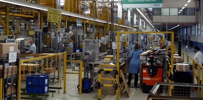 Línea de fabricación del alternador BRM 48v en la fábrica SEG Automotive.