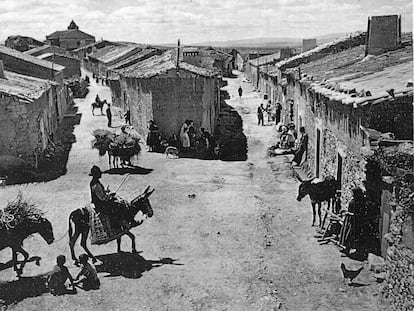 Deleitosa, un pueblo en Extremadura, en 1950.
