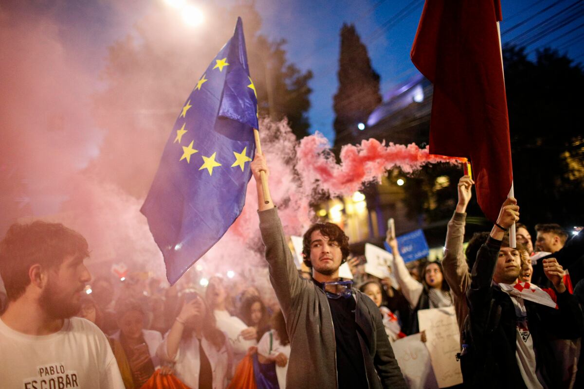 Georgia aprueba la ley de agentes extranjeros de inspiración rusa pese a la oposición de la calle y la UE | Internacional