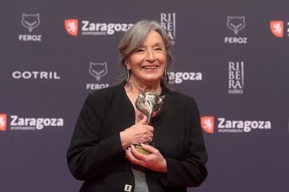 Petra Martínez posa con su Premio Feroz 2022 a la mejor actriz protagonista.
30/01/2022