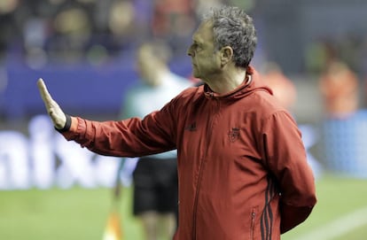 Joaquín Caparrós en el último partido de Osasuna en Copa.