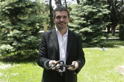 El escritor argentino Leopoldo Brizuela en el madrileño Parque del Retiro.