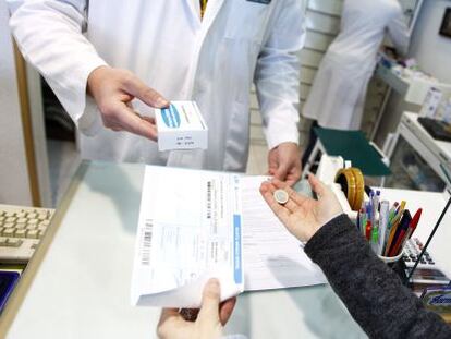 Pago de un euro por receta en una farmacia de Madrid. 