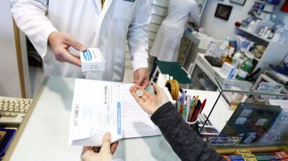 Pago de un euro por receta en una farmacia de Madrid. 