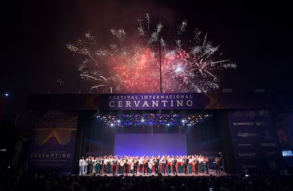 El Ballet Folklrico de Mxico durante la ceremonia de clausura de la 43 edicin del Festival Internacional Cervantino, en Guanajuato, Mxico.