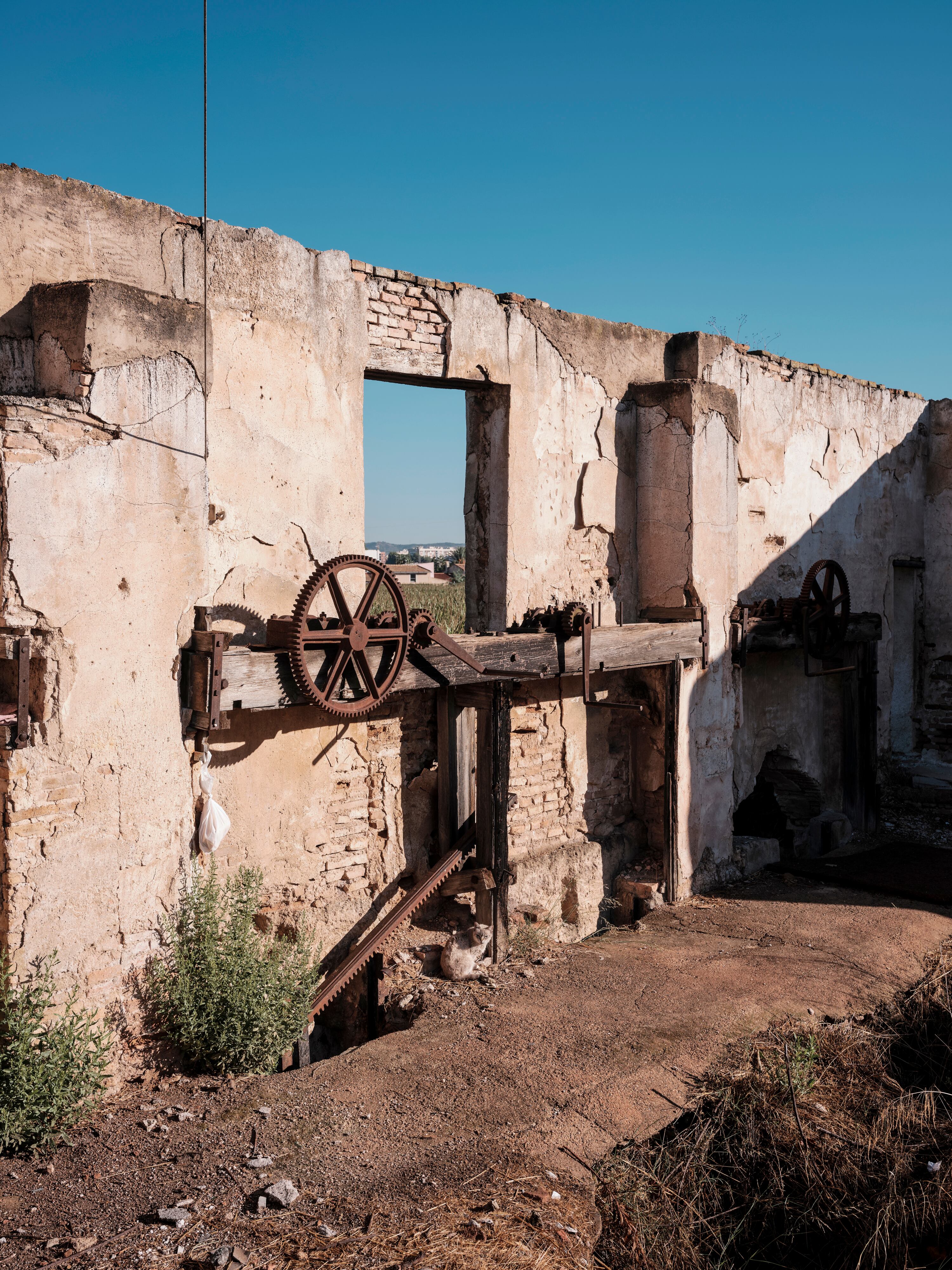 Restos del molino de las Cuatro Ruedas (siglo XVIII) sobre la acequia mayor Aljufía. 