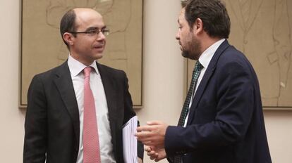 El Subsecretario de Hacienda, Felipe Mart&iacute;nez, junto al portavoz de Econonom&iacute;a de Ciudadanos, Francisco de la Torre. 