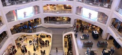 El interior de la nueva tienda española de Primark, situada en la Gran Vía de Madrid.