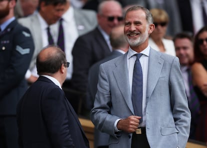 No fue la única representación real en las pistas de Wimbledon. El rey Felipe VI acompañó a Alcaraz en su gran día desde el palco. De hecho, el tenista murciano le dedicó unas palabras en su discurso tras proclamarse vencedor del torneo: "Las dos veces que he jugado con su Majestad aquí he ganado, ojalá que venga siempre". Al monarca le acompañó el ministro de Cultura y Deporte, Miquel Iceta. 