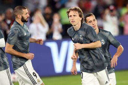 Algunos de los jugadores del Real Madrid durante el calentamiento.