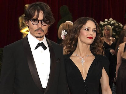 Vanessa Paradis y Johnny Depp en los Oscar de 2008.