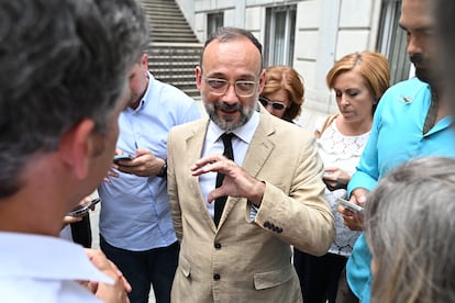 Benet Salellas habla con periodistas, este lunes, a las puertas del Tribunal Supremo.