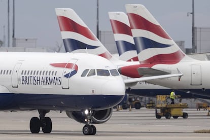 Aviones de British Airways en el aeropuerto de Heathrow, este lunes.