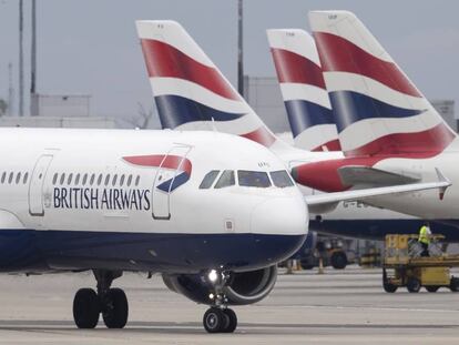 Aviones de British Airways en el aeropuerto de Heathrow, este lunes.