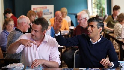 Rishi Sunak visita un centro electoral del Partido Conservador este miércoles en la localidad de Hampshire