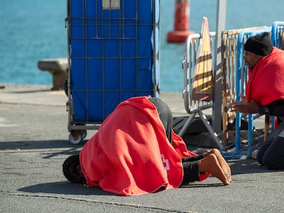 Llegada de inmigrantes irregulares a Arrecife, Lanzarote, el miércoles.