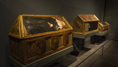 Las tres tumbas de madera policromada del siglo XV que compró la Generalitat en 1983 que se conservan en el Museo de Lleida.