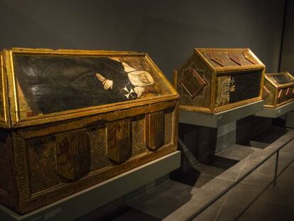 Las tres tumbas de madera policromada del siglo XV que compró la Generalitat en 1983 que se conservan en el Museo de Lleida.