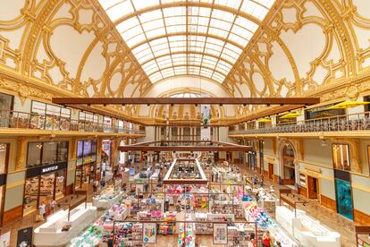 Interior del centro comercial Stadsfeestzaal, en Amberes.