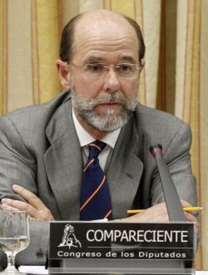 El secretario de Estado de Defensa, Pedro Arg&uuml;elles, durante su comparecencia hoy en el Congreso de los Diputados, en la que ha presentado los datos de ejecuci&oacute;n presupuestaria de su departamento as&iacute; como los planes para hacer frente a los compromisos con la industria de armamento que ascienden a cerca de 30.000 millones de euros. EFE/Ballesteros