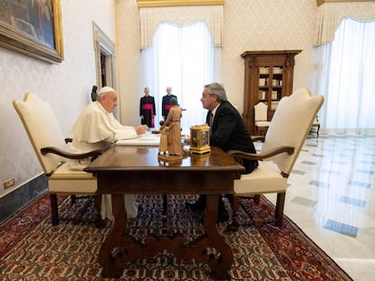 O papa Francisco e o presidente da Argentina, Alberto Fernández.