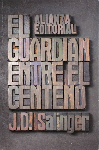 <p><strong>Así empieza.</strong> “Si de verdad les interesa lo que voy a contarles, lo primero que querrán saber es dónde nací, cómo fue todo ese rollo de mi infancia, qué hacían mis padres antes de tenerme a mí y demás puñetas estilo David Copperfield, pero no me apetece contarles nada de eso”.</p> <p><strong>¿Por qué engancha desde la primera frase?</strong> Porque el autor no tiene tiempo que perder y quiere llegar cuanto antes a un acuerdo honesto con sus potenciales lectores: léeme o no me leas, pero permite que te cuente mi historia tal y como yo la siento. Déjame ir directo a la yugular, sin circunloquios ni estupideces.</p>