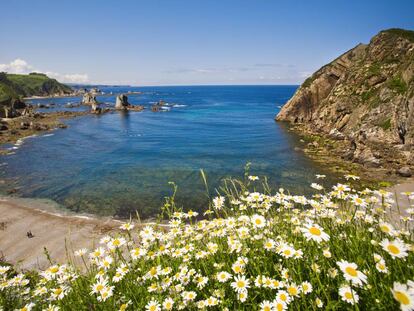 Playa del Silencio (Cudillero), que ofrece insuperables vistas de la costa occidental asturiana.