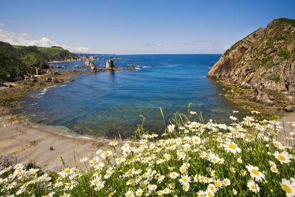 Playa del Silencio (Cudillero), que ofrece insuperables vistas de la costa occidental asturiana.