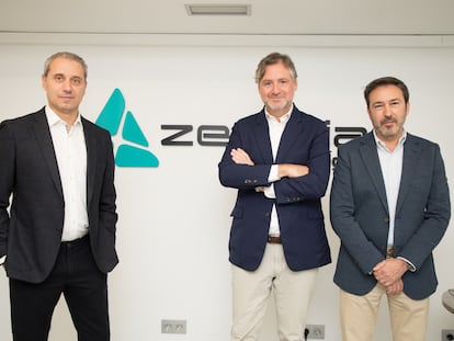 César Rodríguez, CEO de la compañía; Joaquín Fernández de Piérola, presidente; y Kepa Sagastabeitia, fundador y CEO de Zerintia Technologies.