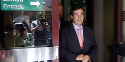 Jabyer Fernández, a la salida de los juzgados en Bilbao en mayo de 2009.