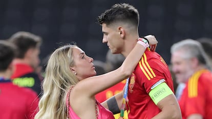 Alice Campello y Álvaro Morata, tras la victoria de La Roja en la Eurocopa, el pasado 14 e julio en Berlín.