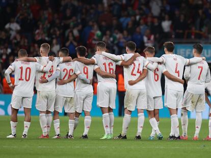 Los jugadores de la selección española de fútbol, durante la tanda de penaltis del partido de semifinales de la Eurocopa 2020 entre España e Italia, en Wembley.
