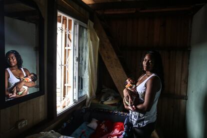 En el grupo de mujeres que participa en la iniciativa 'No es hora de callar' hay madres, abuelas, adolescentes y niñas. Las violaciones contra las mujeres no distinguen edad en Colombia.