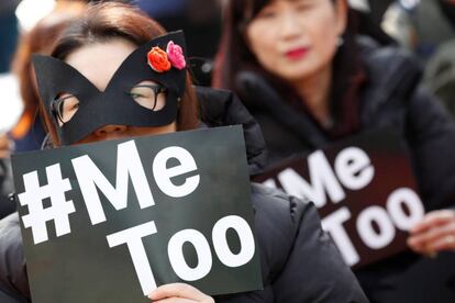 Mujeres filipinas participan en una manifestación para conmemorar el Día Internacional de la Mujer en Manila, (Filipinas).