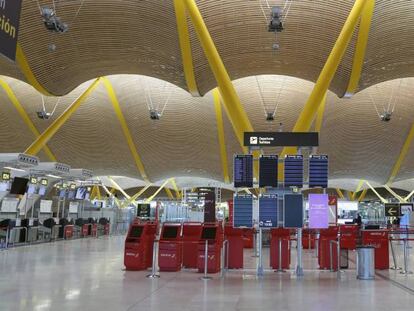 Zona de facturación de la T4 del aeropuerto madrileño de Barajas. 
 