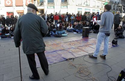 Esta es una de las actividades organizadas por 'La Complu en la calle', una iniciativa a través de la que se pretende exigir la eliminación de la subida de tasas y denunciar la difícil situación económica en la que se encuentran las universidades públicas.