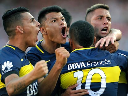 Todo Boca celebra el primer tanto del partido, el de Walter Bou.