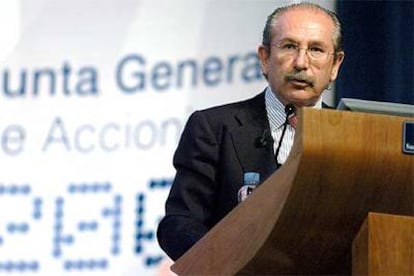 El presidente de Sacyr Vallehermoso, Luis del Rivero, interviene ante la junta de accionistas.