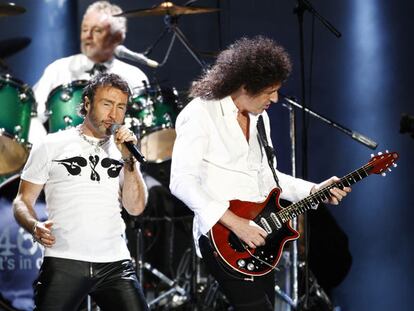 Queen, y el vocalista Paul Rodgers ocupando el lugar de Freddy Mercury, en un concierto en septiembre de 2022