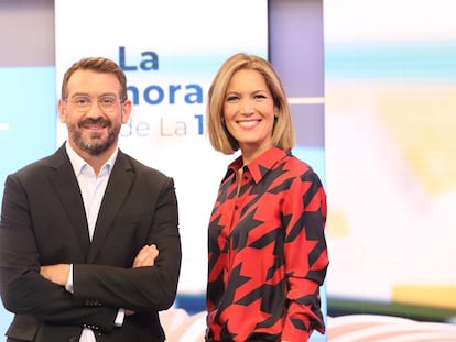 Marc Sala y Silvia Intxaurrondo, presentadores del programa matinal de La 1 de TVE, en el que se realizó la entrevista a Alberto Núñez Feijóo.