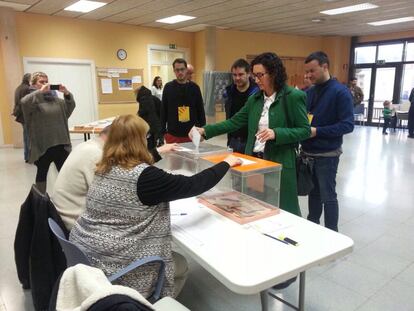 Marta Rovira (ERC), diputada de Junts pel Sí al Parlament, votant aquest matí a Barcelona.