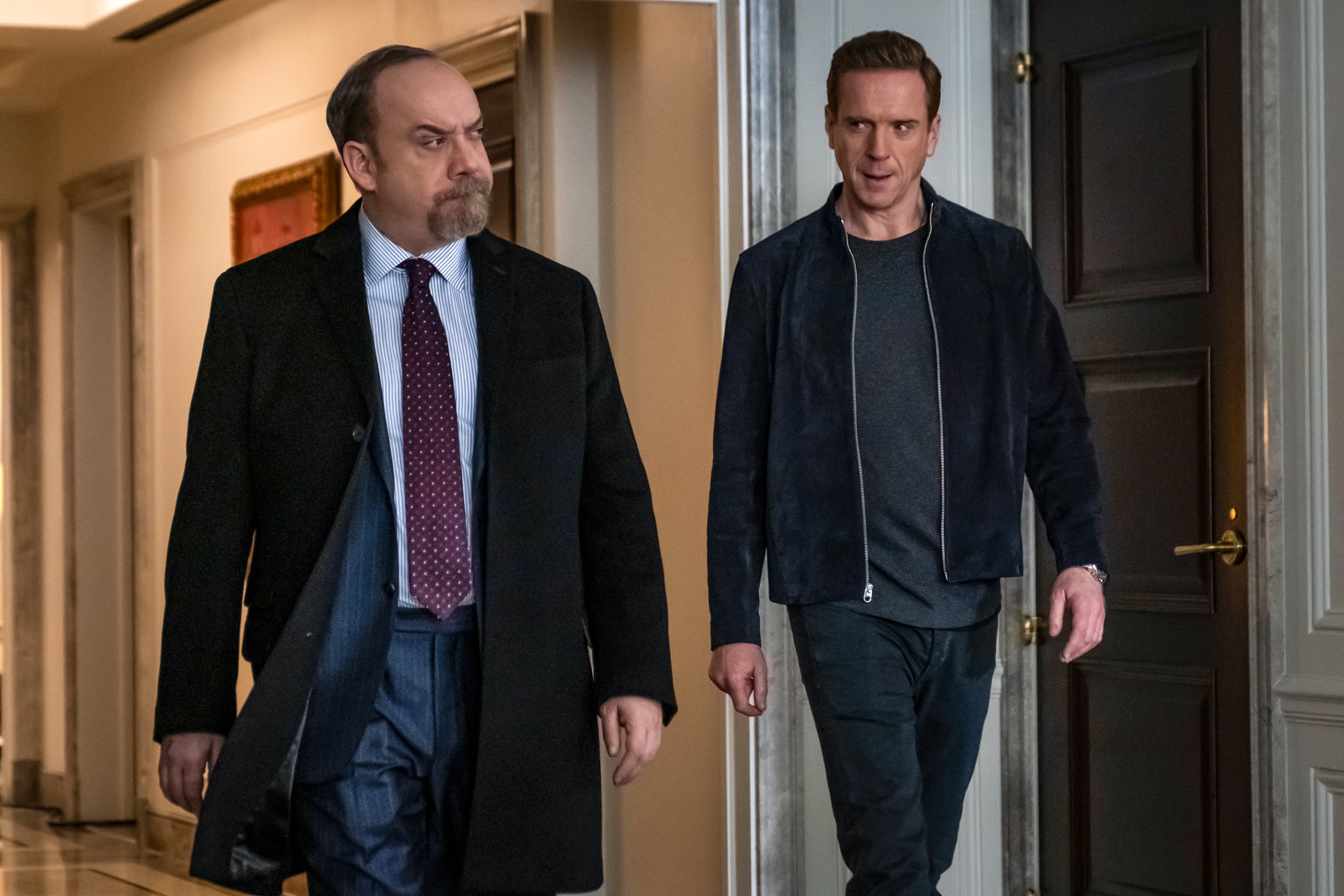 Paul Giamatti y Damian Lewis en un episodio de la serie 'Billions'.