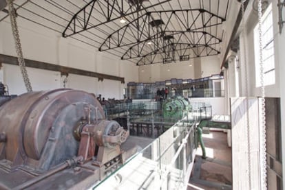 Sala de turbinas de la central térmica de Ponferrada convertida en museo.